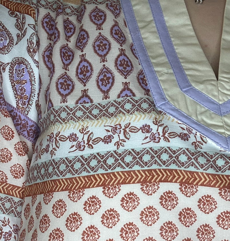 Exclusive Print Bubble Sleeve V-Neck Top