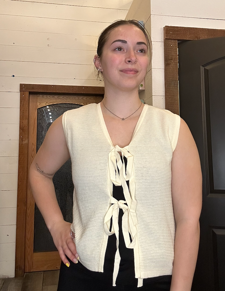 Front Bow Detail Textured Sweater Vest
