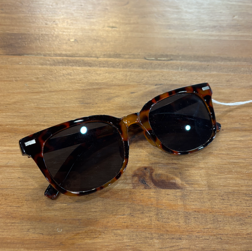 Minimalist Rich Daddy Sunglasses