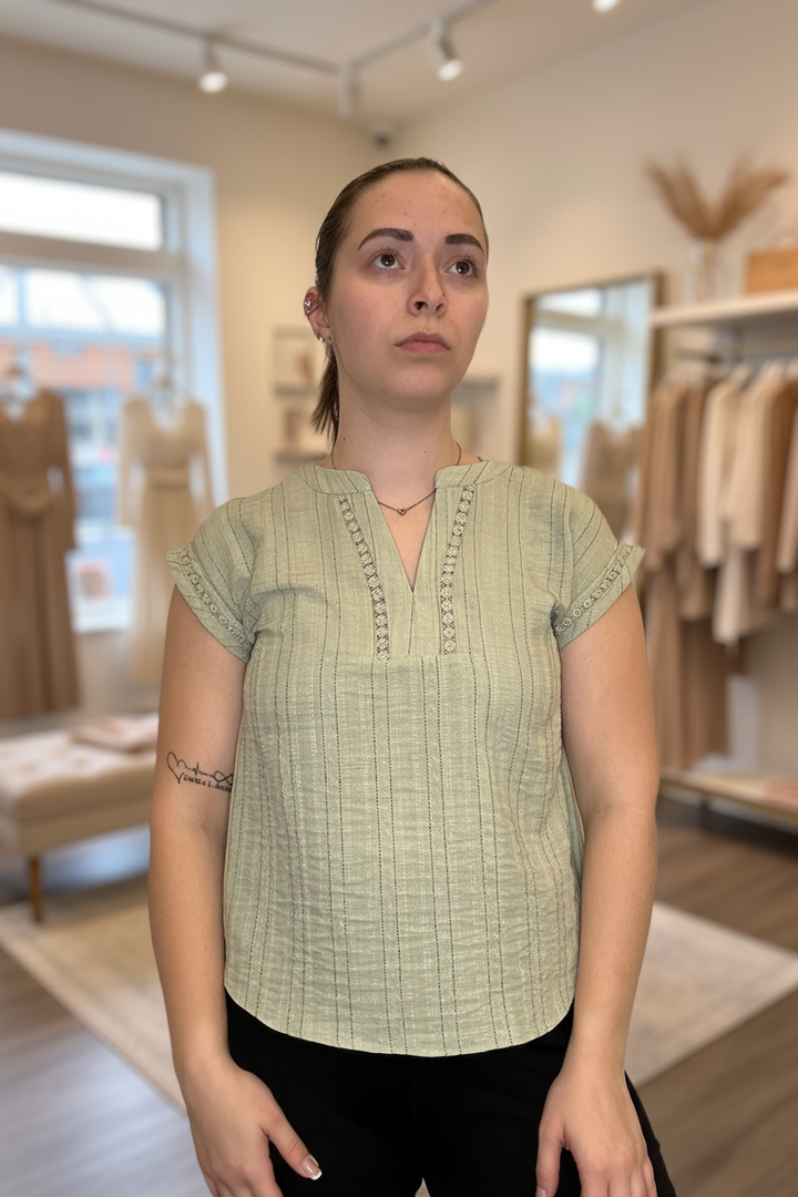 Front view - lifestyle boutique
