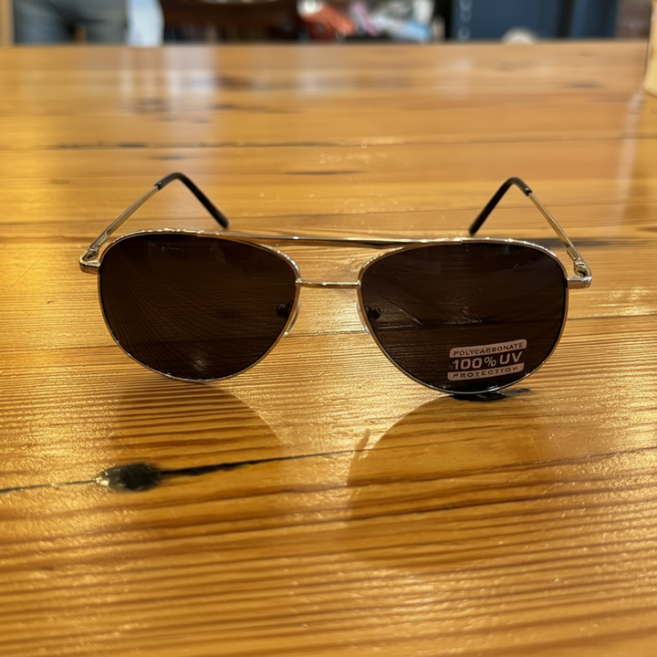 Gradient aviator sunglasses on wooden table
