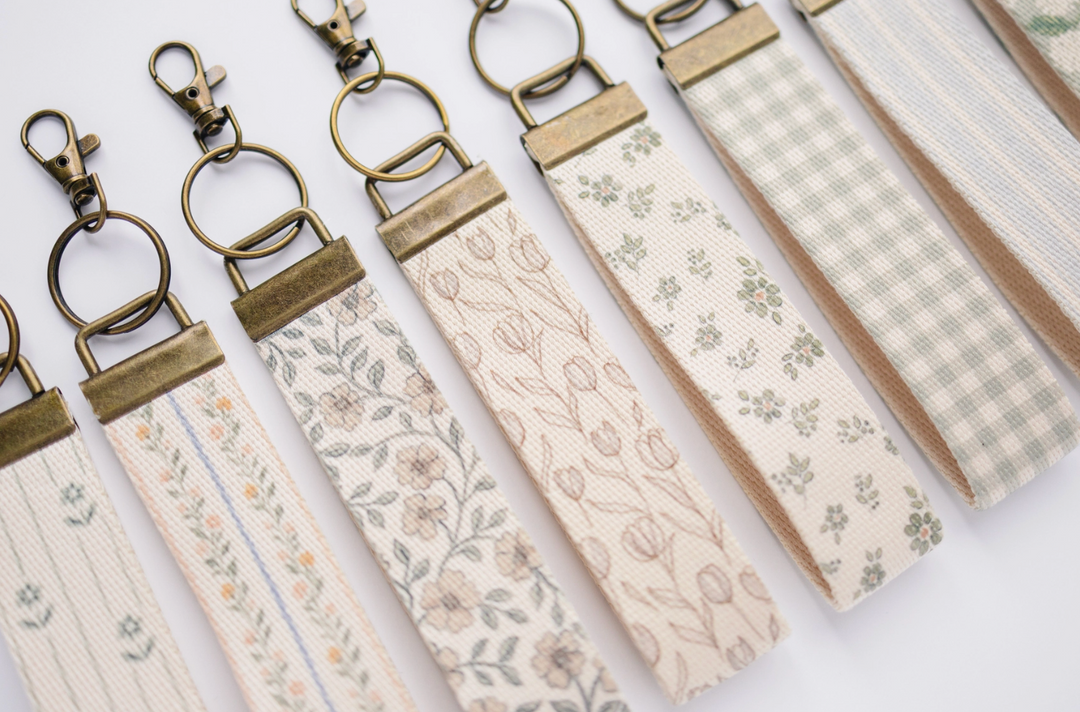 Spring Floral Wristlet Keychain &amp; Compact Keychain Wallet