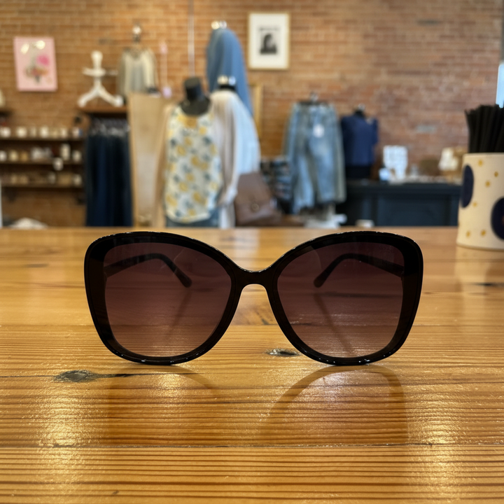 Eccentric oversized gradient sunglasses angled view on rustic wooden table – Elle &amp; Beck&