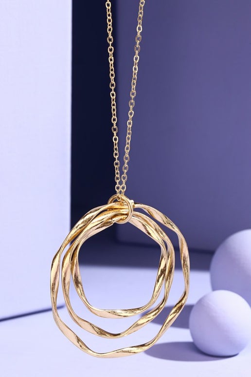 3-Layer Wavy Circle Pendant Necklace