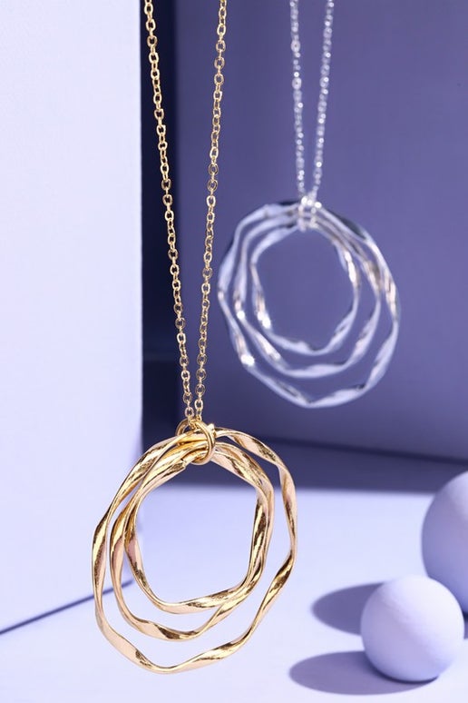 3-Layer Wavy Circle Pendant Necklace