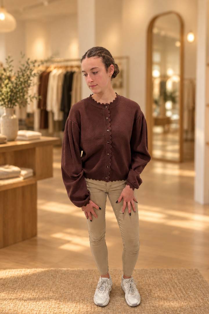 side shoulder detail with boutique background