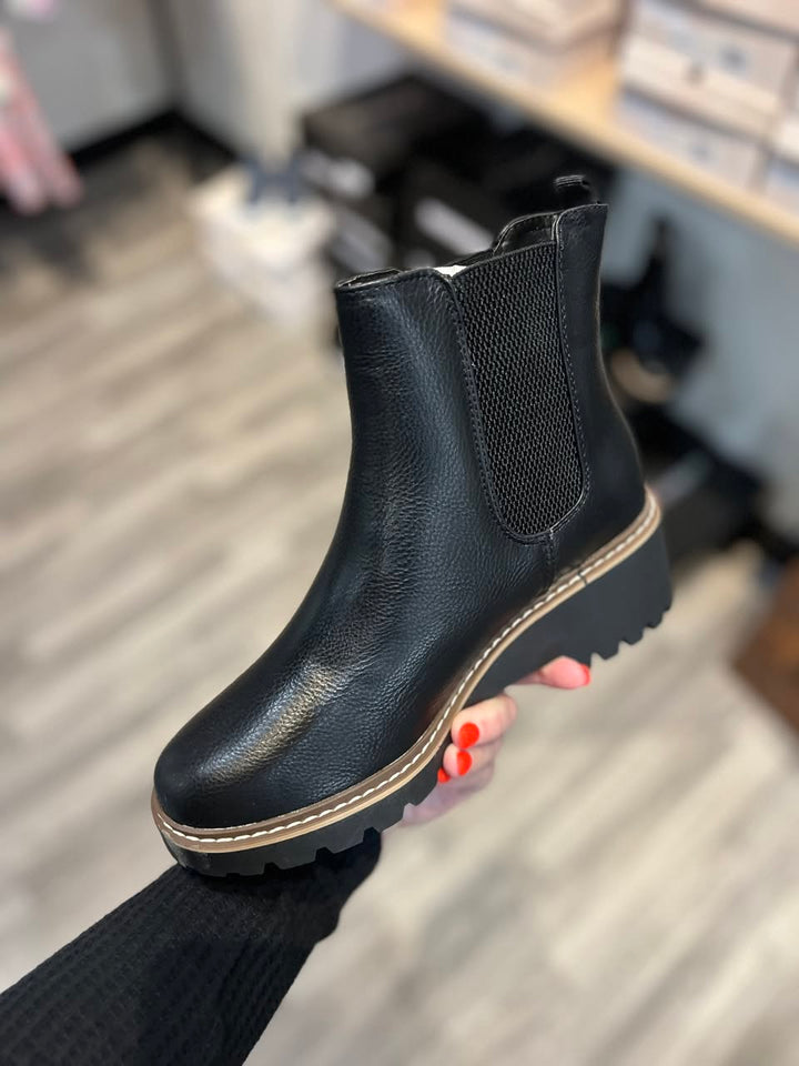 Black Slip On Round Toe Boots